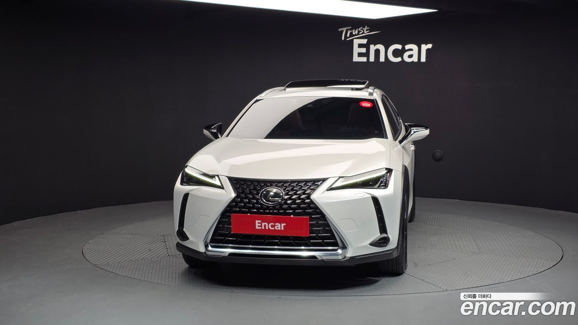 Lexus UX 2024