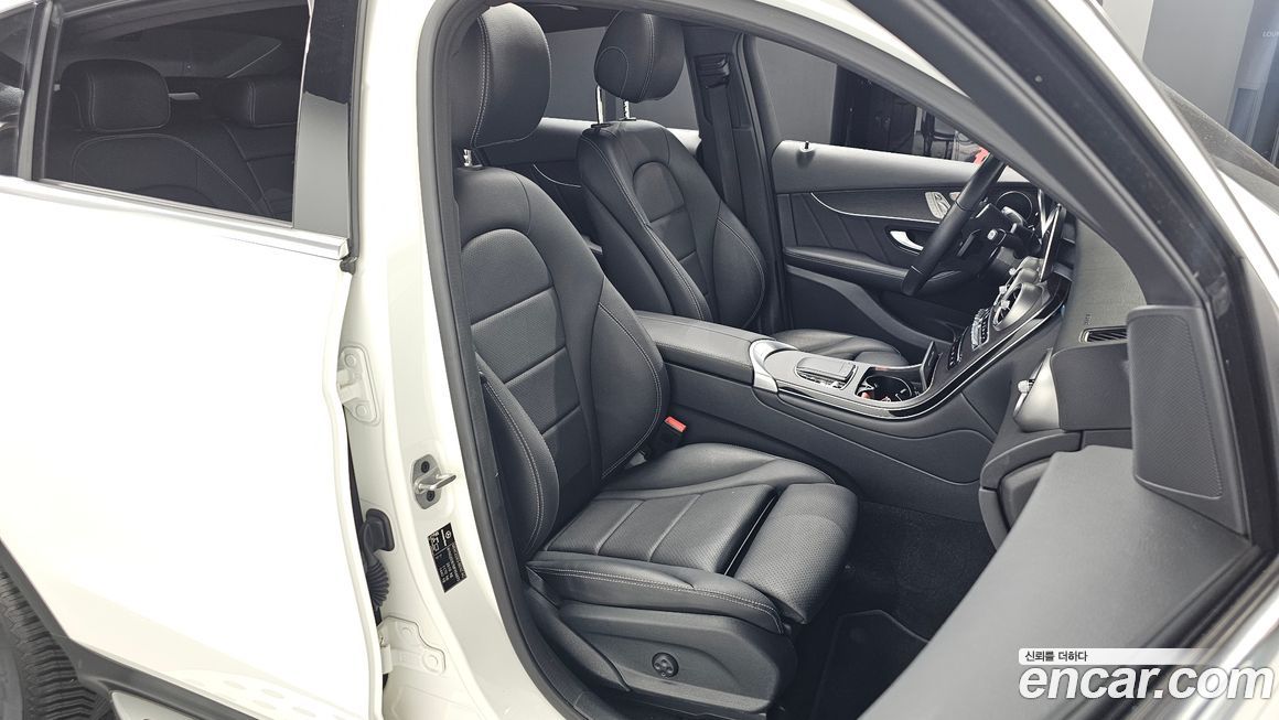 Mercedes-Benz GLC-Class 2021