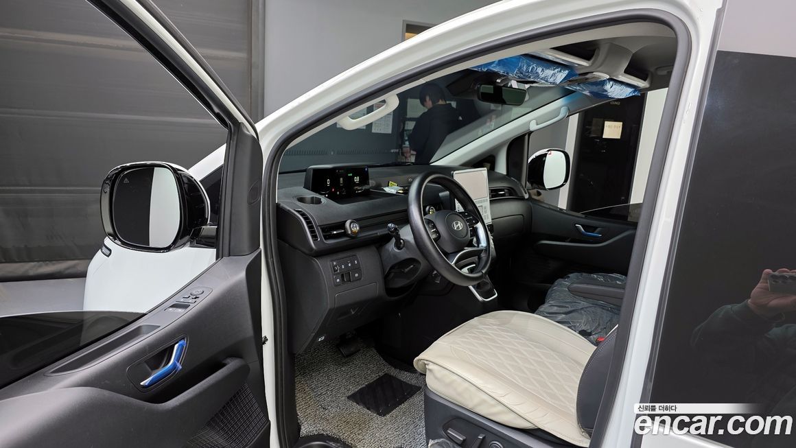 Hyundai Staria 2025