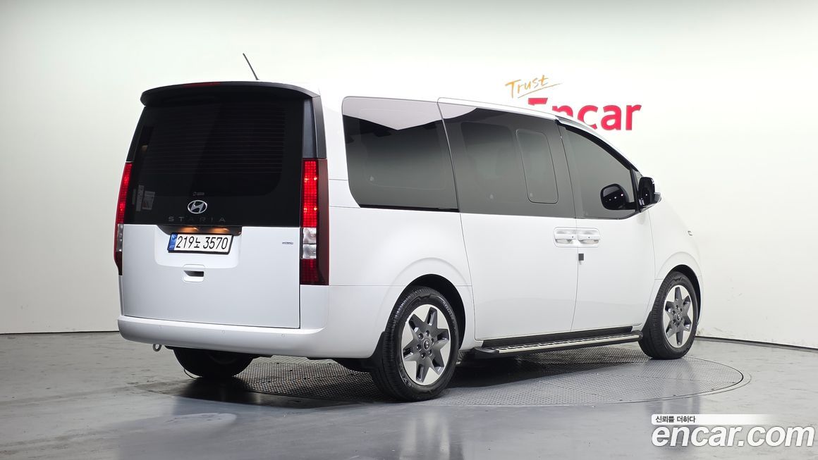 Hyundai Staria 2025