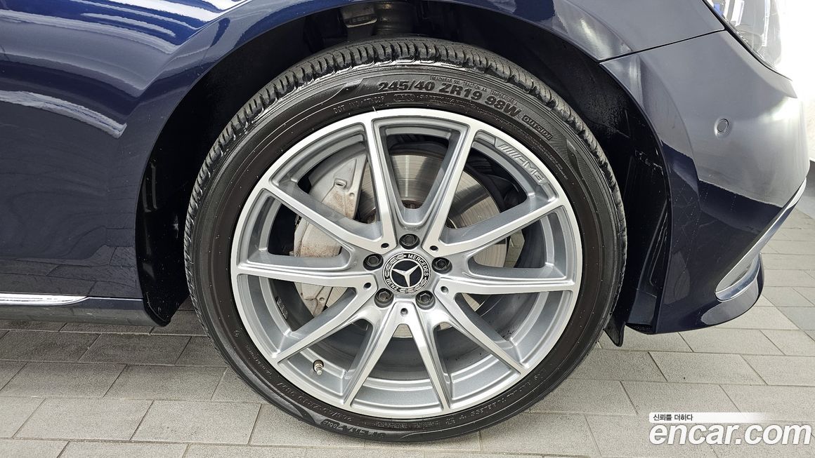 Mercedes-Benz E-Class 2022