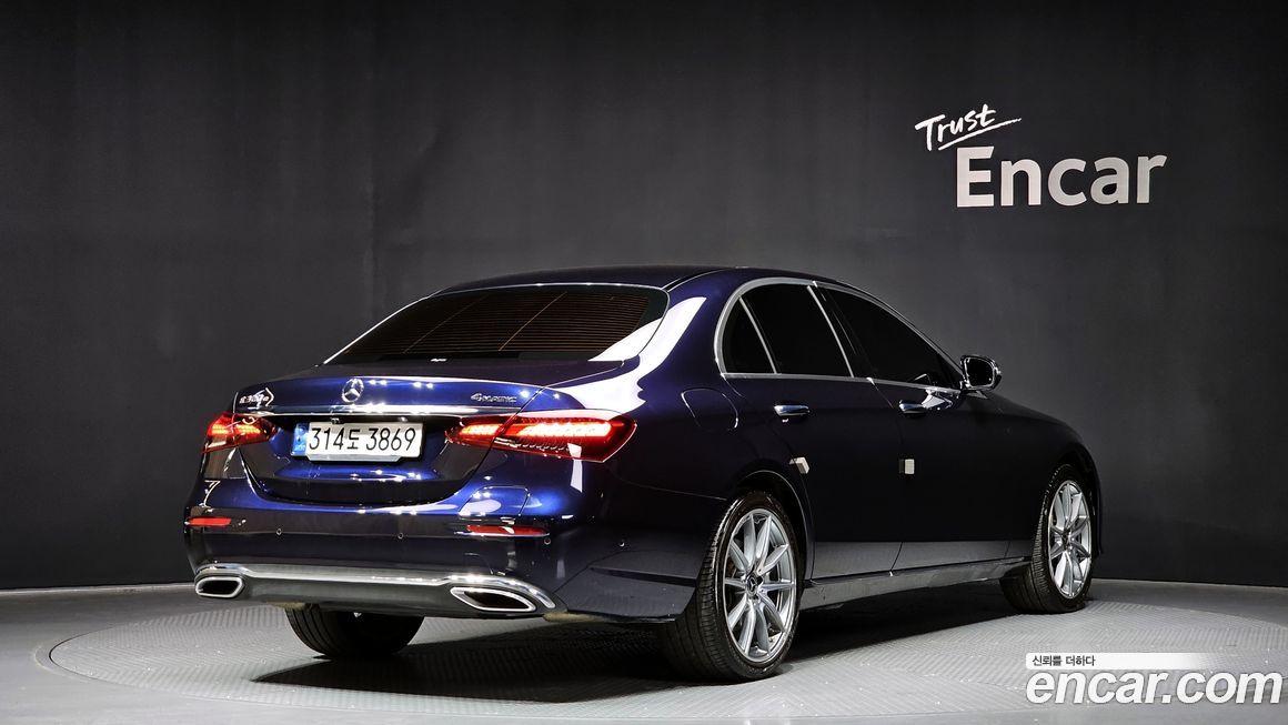 Mercedes-Benz E-Class 2022