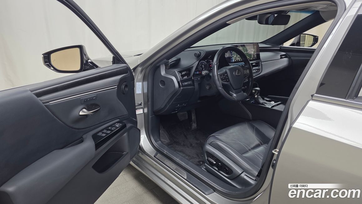 Lexus ES 2023