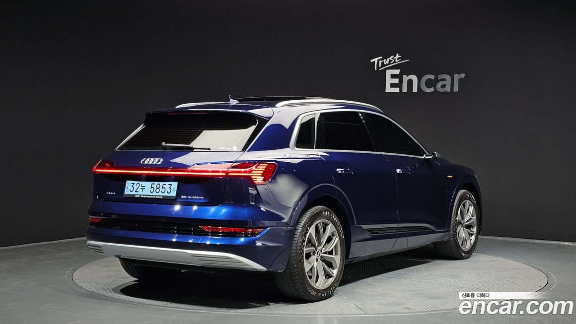 Audi e-tron 2022