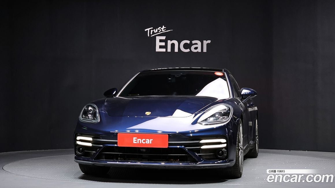 Porsche Panamera 2021