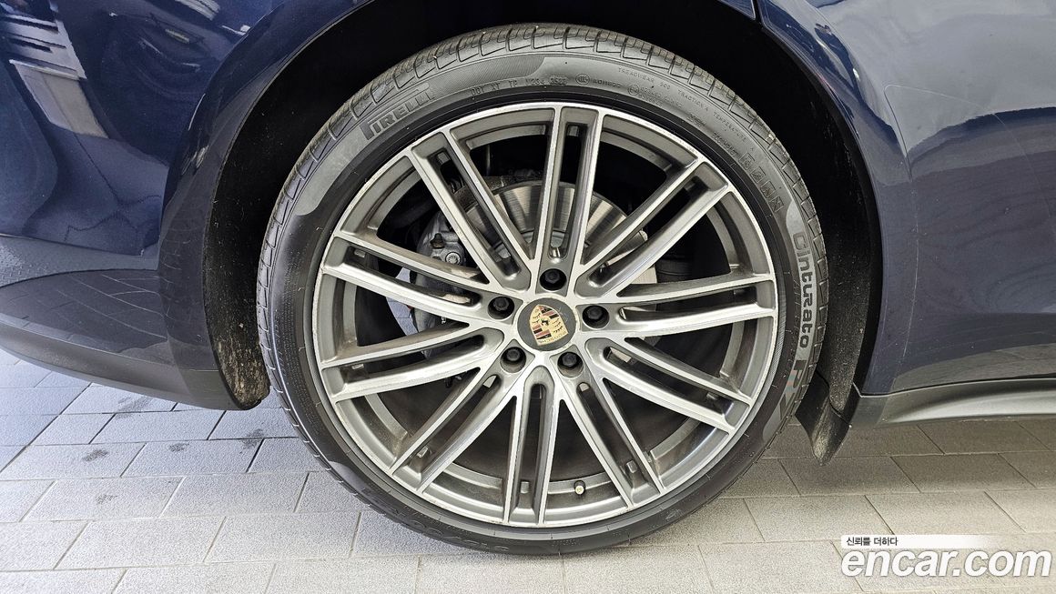 Porsche Panamera 2021