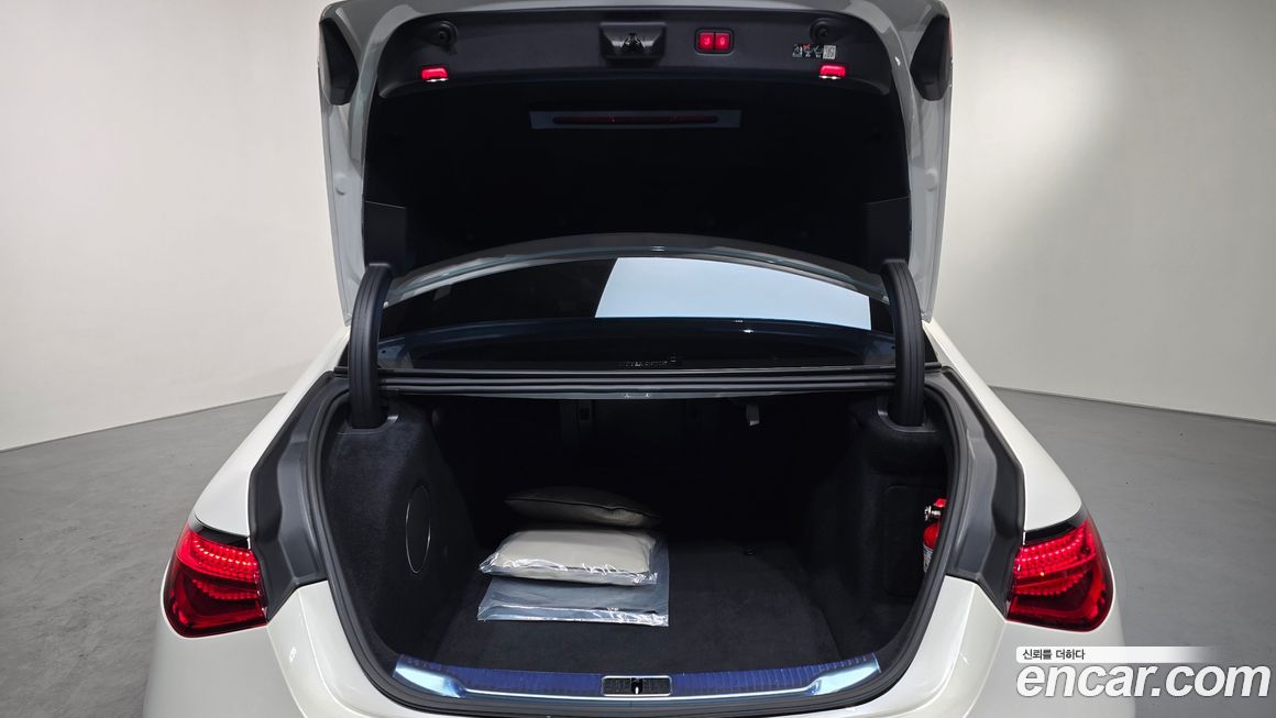 Mercedes-Benz S-Class 2023