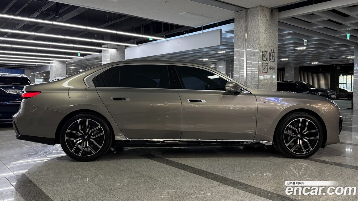BMW 7-Series 2024