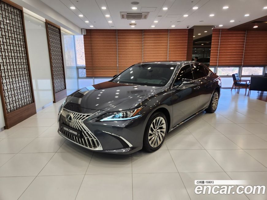 Lexus ES 2026