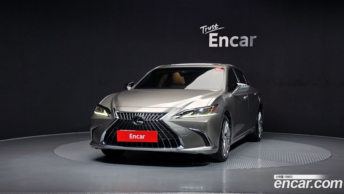 Lexus ES 2023