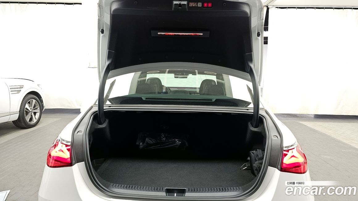 Mercedes-Benz E-Class 2025