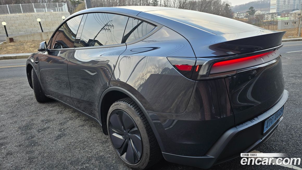 Tesla Model Y 2025