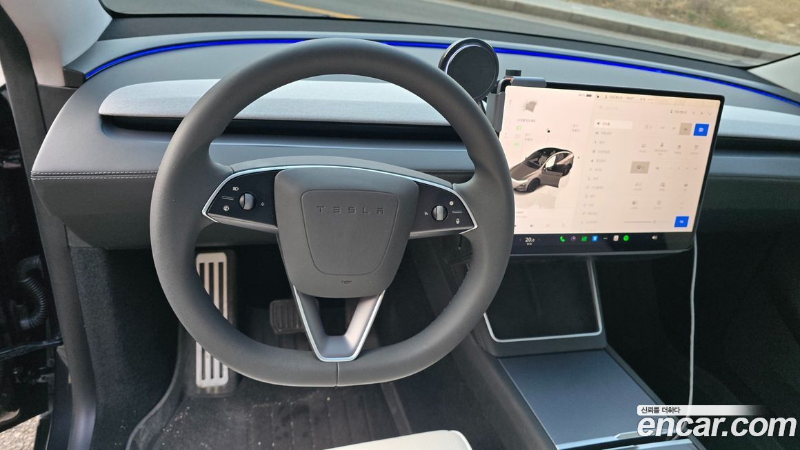 Tesla Model Y 2025
