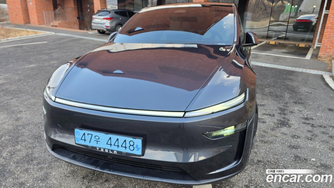 Tesla Model Y 2025