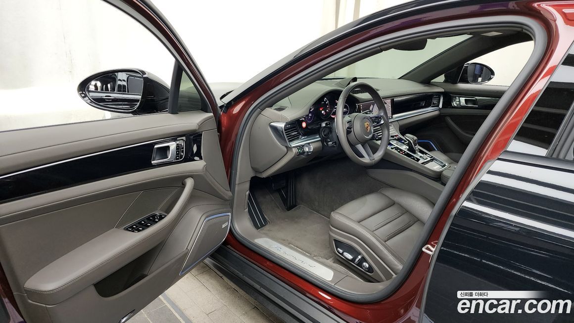 Porsche Panamera 2021