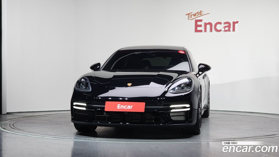Porsche Panamera 2021