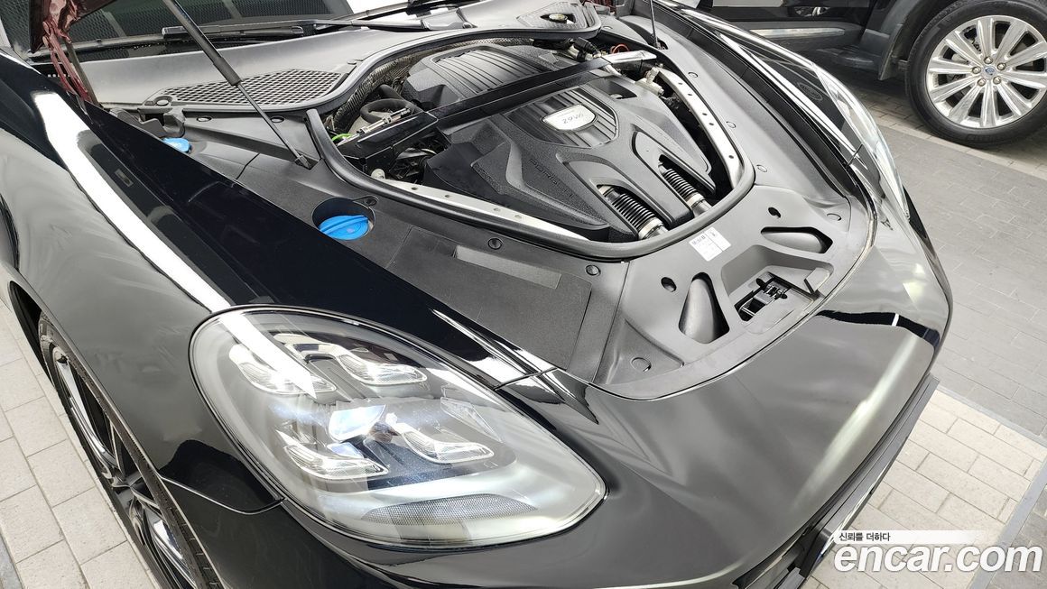 Porsche Panamera 2021