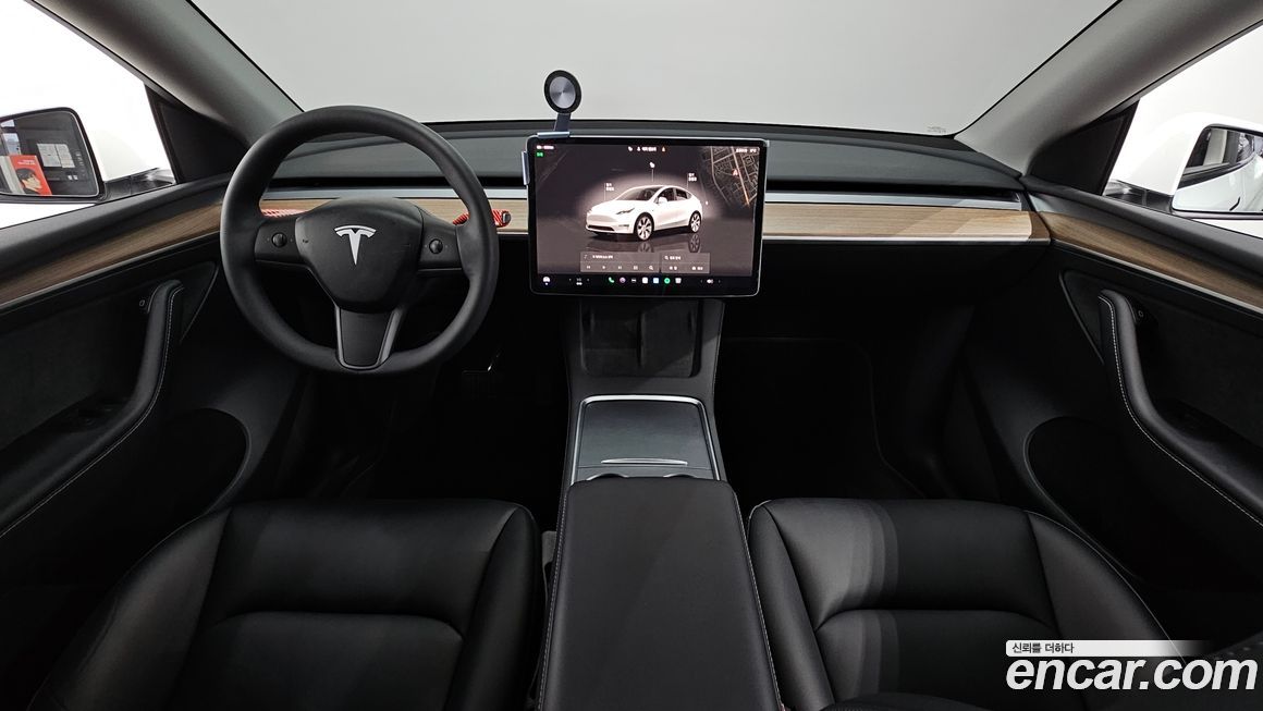 Tesla Model Y 2024