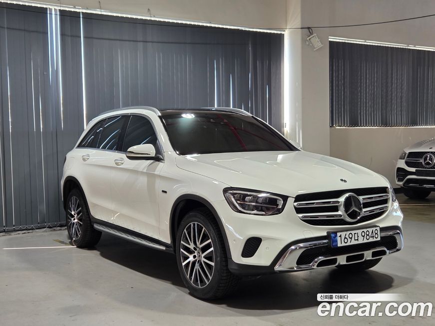 Mercedes-Benz GLC-Class 2021