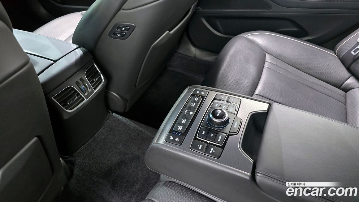 Hyundai Genesis 2015