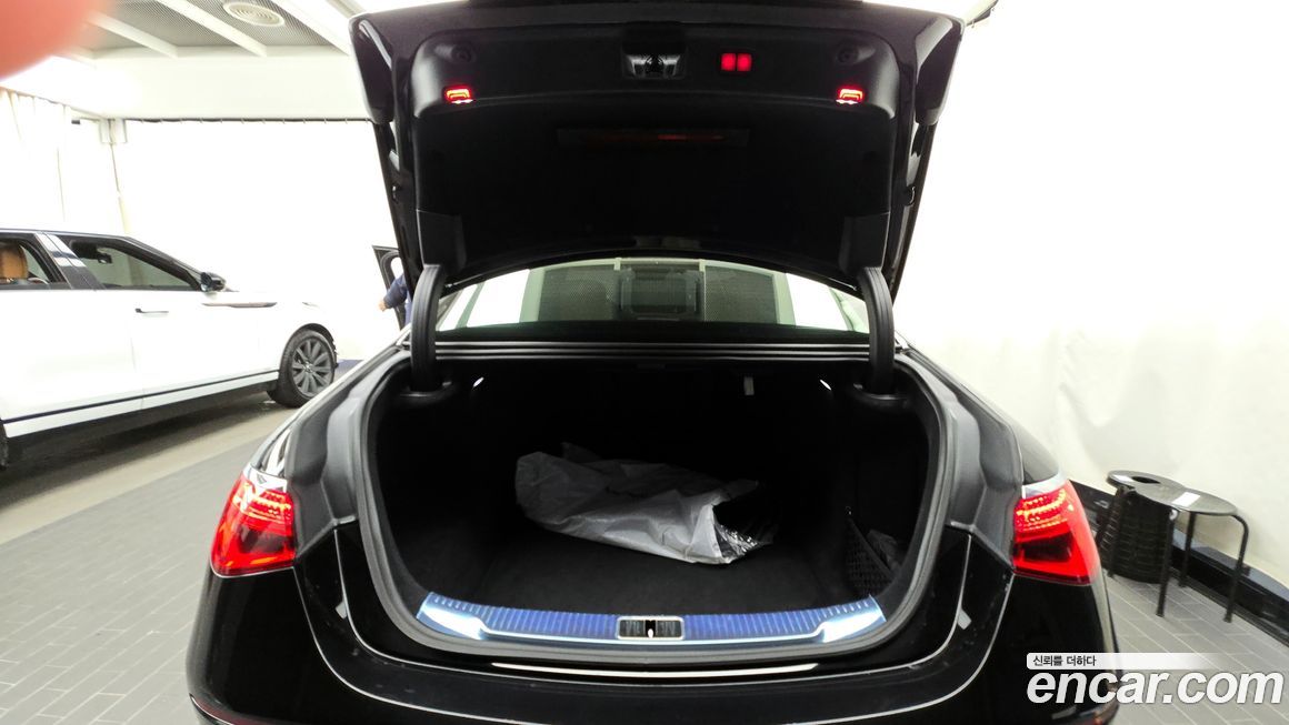 Mercedes-Benz S-Class 2023