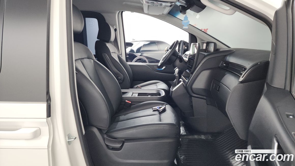 Hyundai Staria 2025