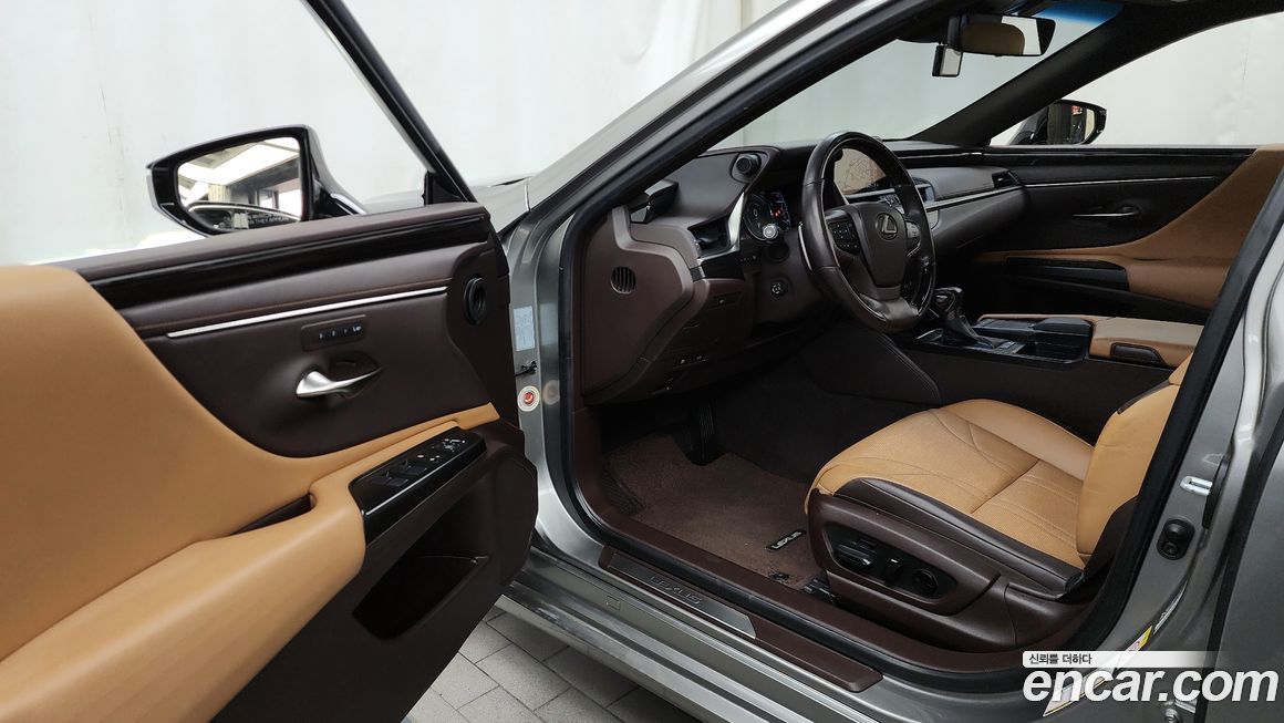 Lexus ES 2019