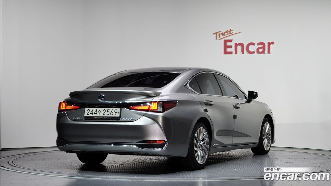 Lexus ES 2019