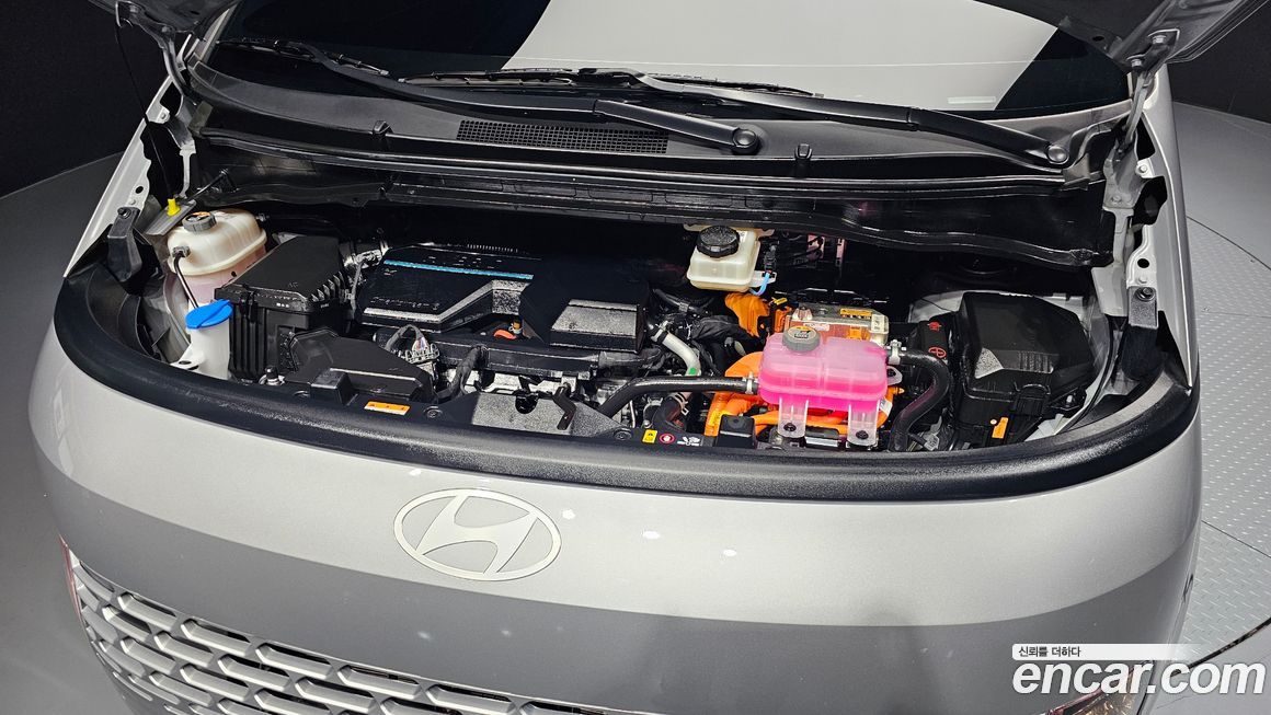 Hyundai Staria 2025