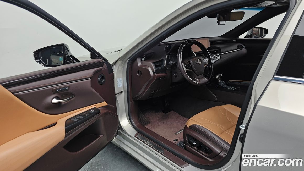 Lexus ES 2019