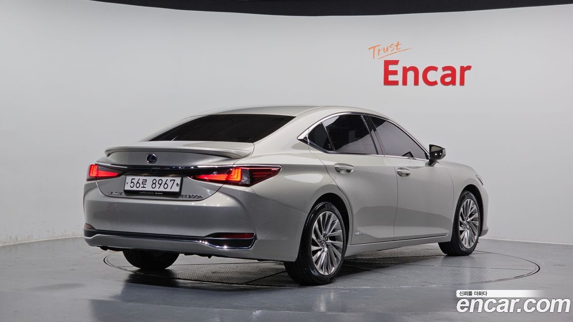Lexus ES 2019
