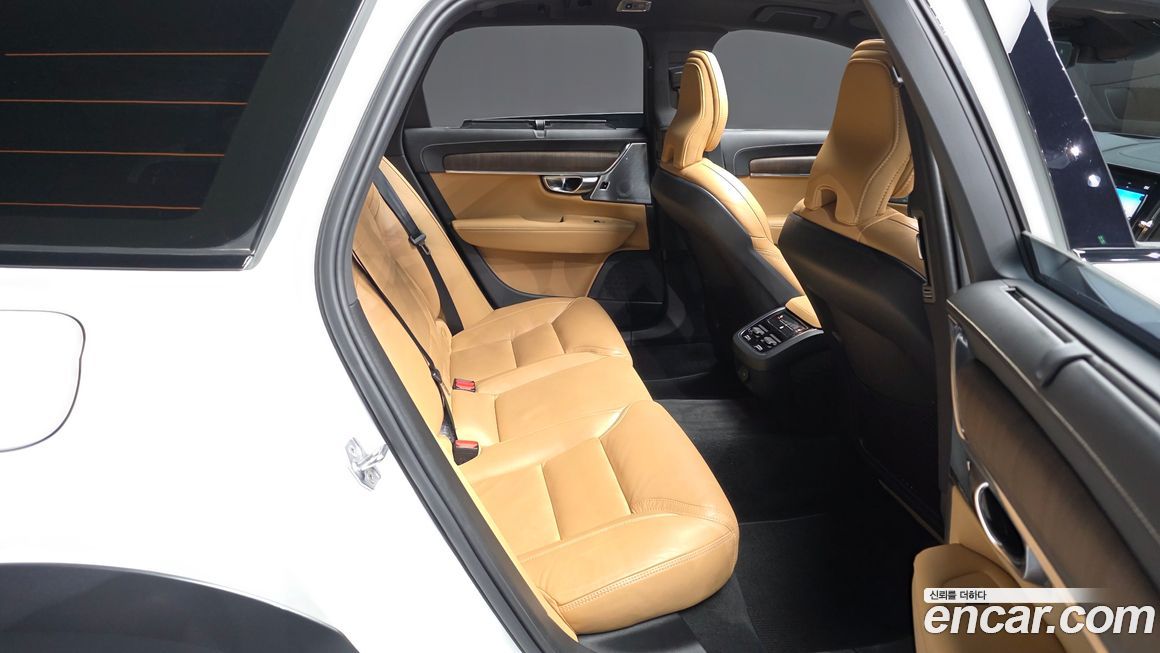 Volvo V90 2021