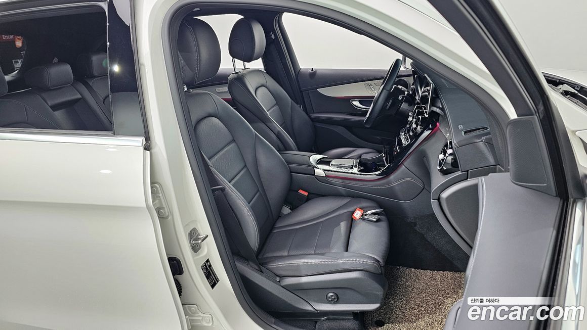 Mercedes-Benz GLC-Class 2021