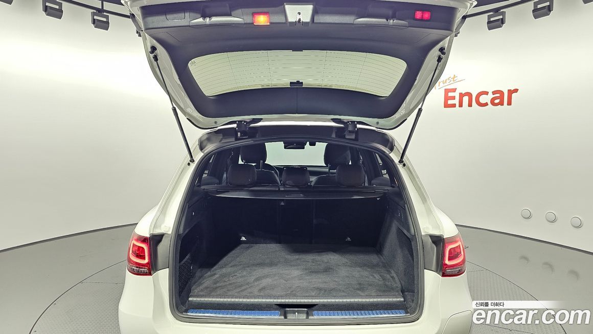 Mercedes-Benz GLC-Class 2021