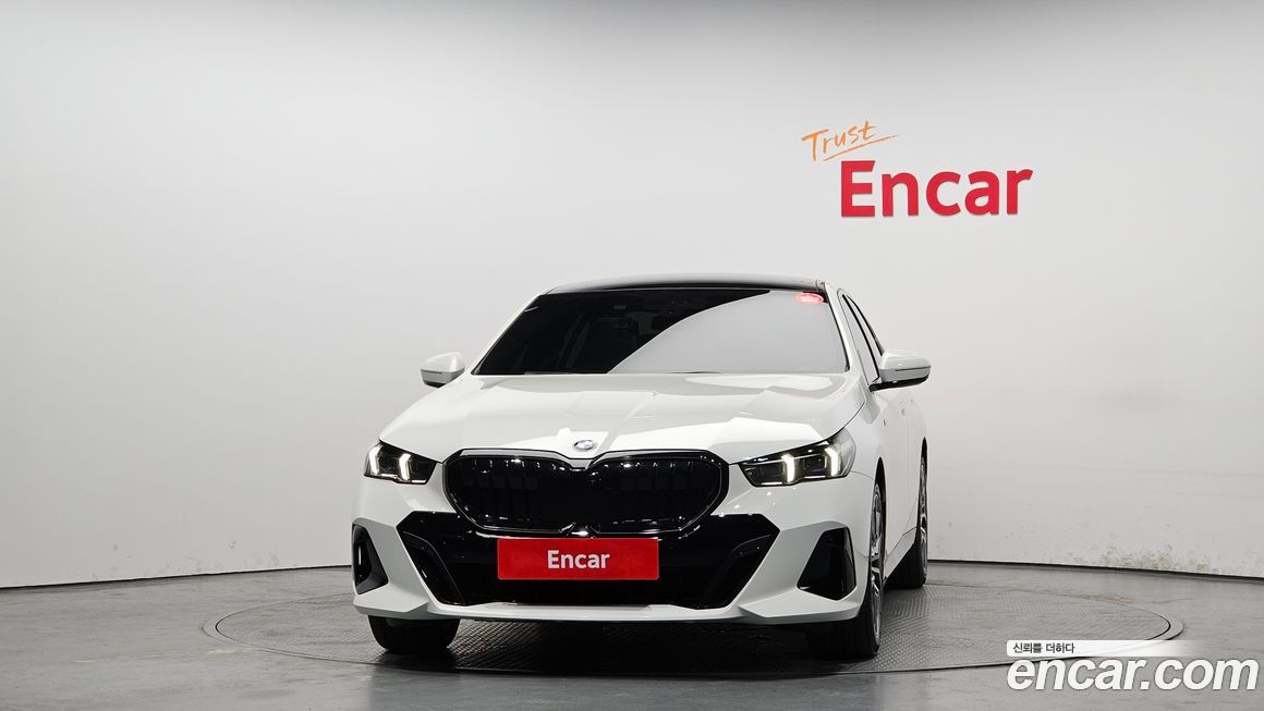 BMW 5-Series 2025