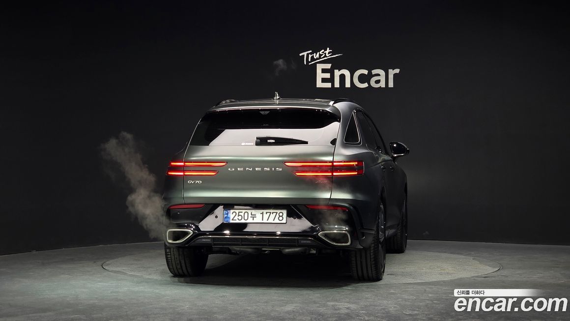 Genesis GV70 2025