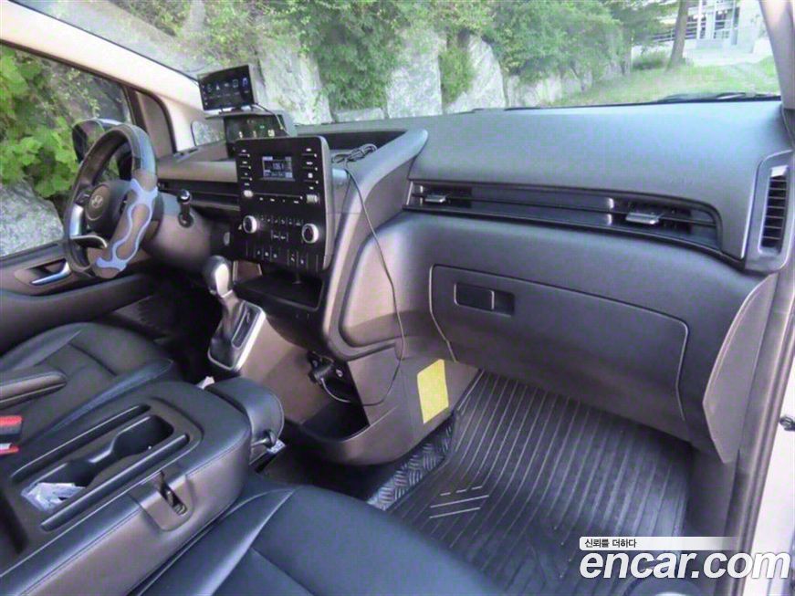 Hyundai Staria 2025