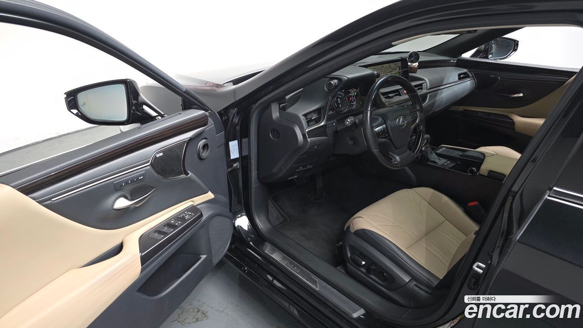 Lexus ES 2019
