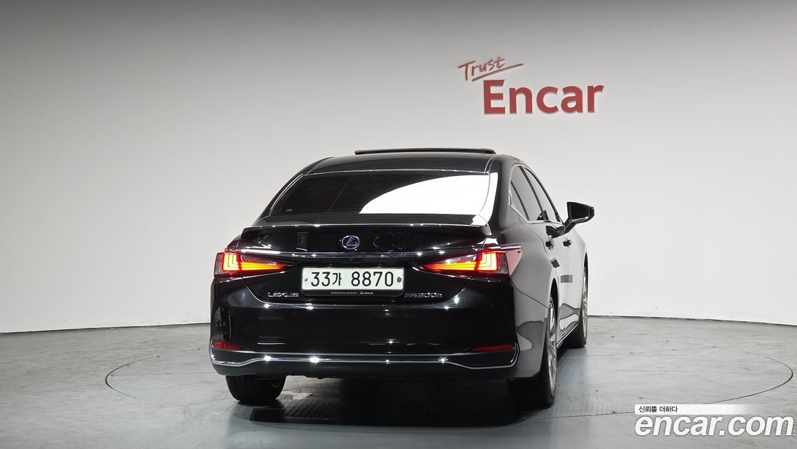 Lexus ES 2019