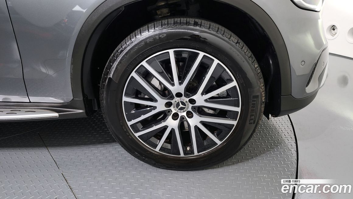 Mercedes-Benz GLC-Class 2021