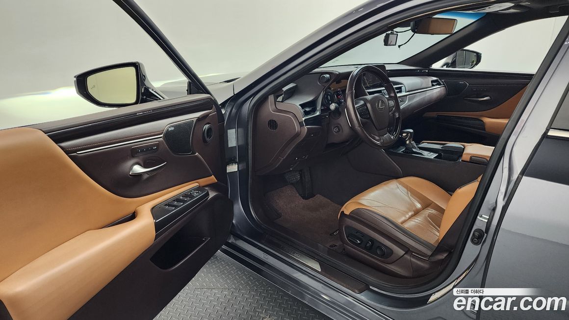 Lexus ES 2019