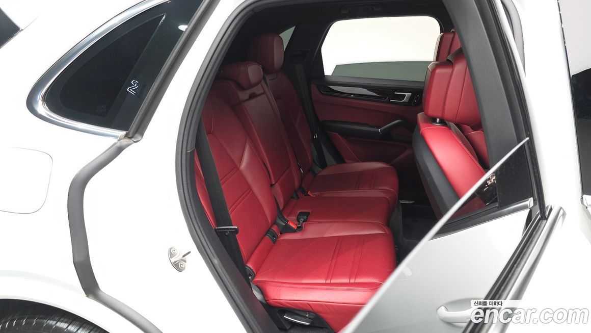 Porsche Cayenne 2021