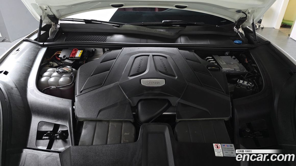 Porsche Cayenne 2021