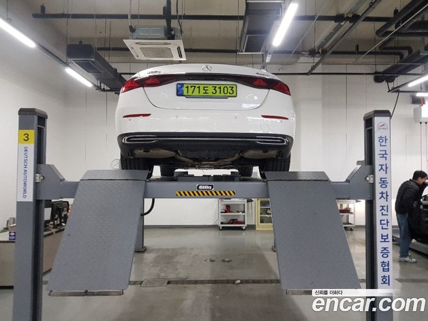 Mercedes-Benz E-Class 2025