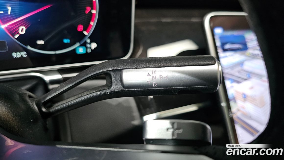 Mercedes-Benz S-Class 2024