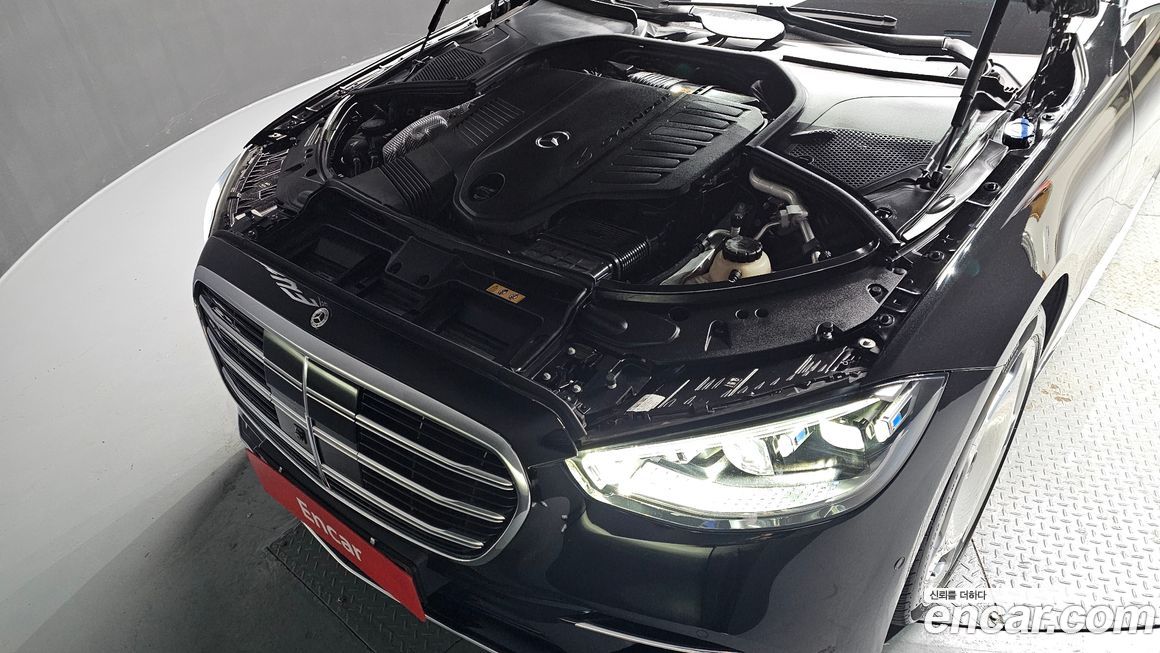 Mercedes-Benz S-Class 2024