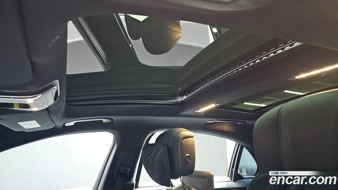 Mercedes-Benz S-Class 2024