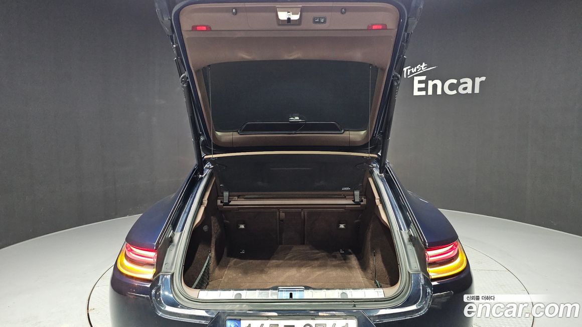 Porsche Panamera 2023