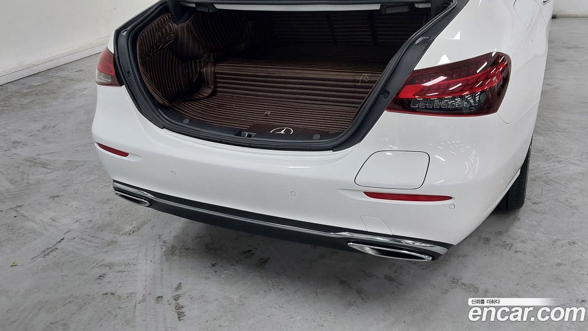 Mercedes-Benz E-Class 2022