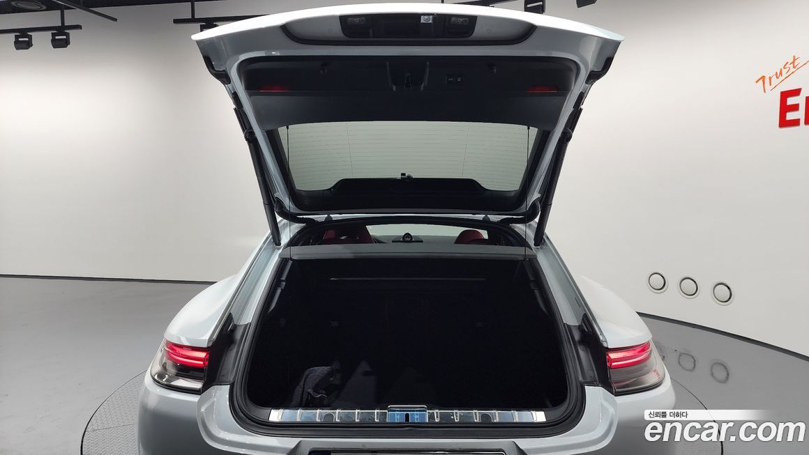 Porsche Panamera 2023